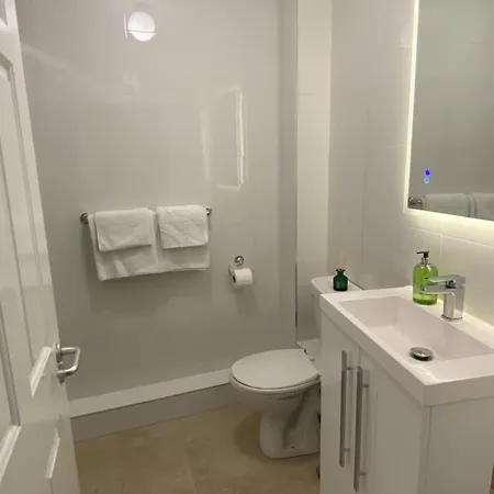 Apartment 7 Bay *