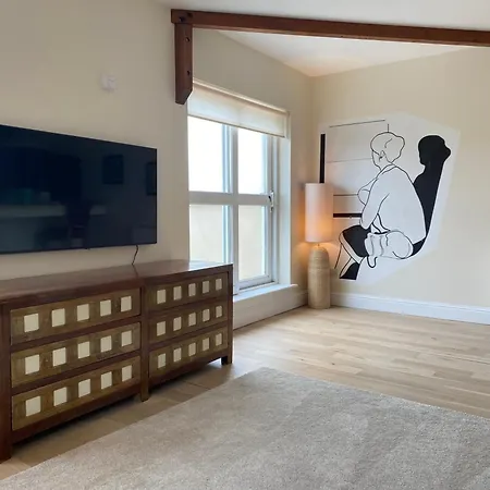 7 Bay Apartment