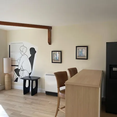 7 Bay Apartment