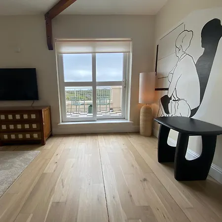 7 Bay Clifden